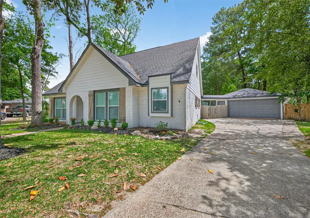 Photo 3 of Single family home for sale at 2127 Whispering Trails Cir, Kingwood, TX 77339 | MLS# 45380836 | Listing updated on 2026-09-02
