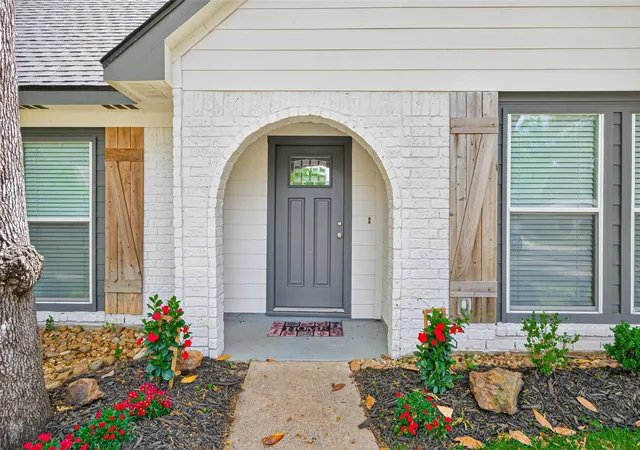 Photo 3 of Single family home for sale at 2127 Whispering Trails Cir, Kingwood, TX 77339 | MLS# 45380836 | Listing updated on 2026-09-02