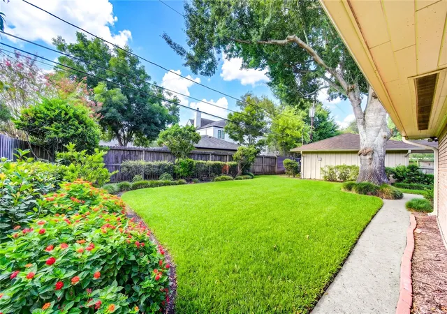 2nd image of 5107 Queensloch, Houston, TX 77096 | MLS# 44620955