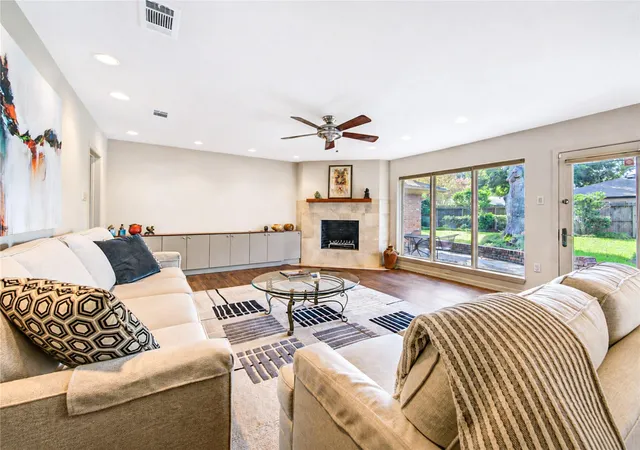 5th image of 5107 Queensloch, Houston, TX 77096 | MLS# 44620955