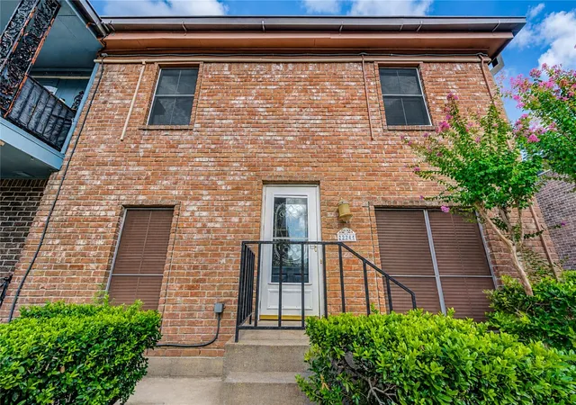 3rd image of 830 Threadneedle St #224, Houston, TX 77079 | MLS# 65103959