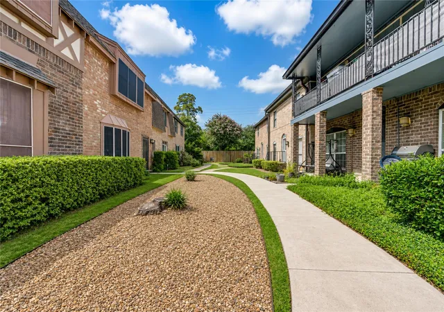 5th image of 830 Threadneedle St #224, Houston, TX 77079 | MLS# 65103959