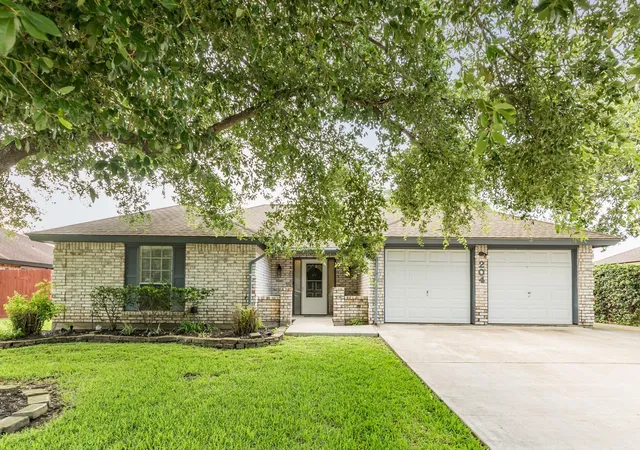 1st image of 204 Corkwood St, Lake Jackson, TX 77566 | MLS# 25649820