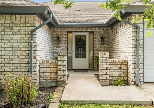 Photo 3 of Single family home for sale at 204 Corkwood St, Lake Jackson, TX 77566 | MLS# 25649820 | Listing updated on 2026-10-07
