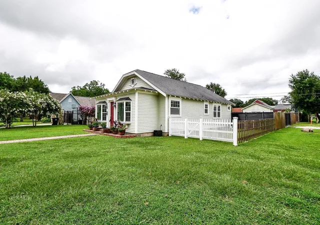 31st image of 411 S Mechanic St, El Campo, TX 77437 | MLS# 68987821