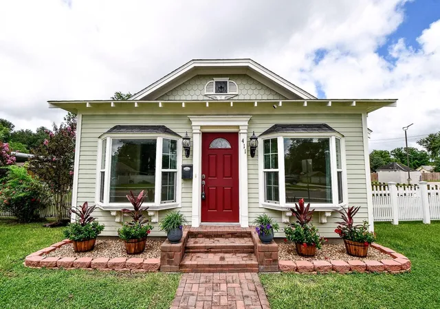 3rd image of 411 S Mechanic St, El Campo, TX 77437 | MLS# 68987821