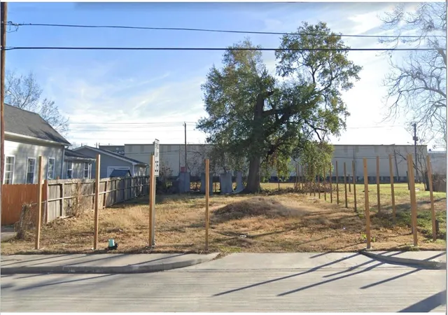 2nd image of 1612 Elysian St, Houston, TX 77026 | MLS# 65613972