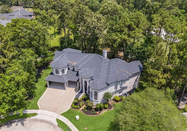 Homes for sale in Houston, TX | 11 Twin Greens Ct, Houston, TX 77339 | MLS# 34100463