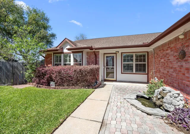 Homes for sale in Sugar Land, TX | 2419 Pebbledowne Cir, Sugar Land, TX 77478 | MLS# 26588296