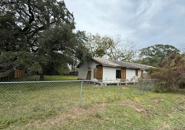 1st image of 1005 N Jones St, Baytown, TX 77520 | MLS# 88827098