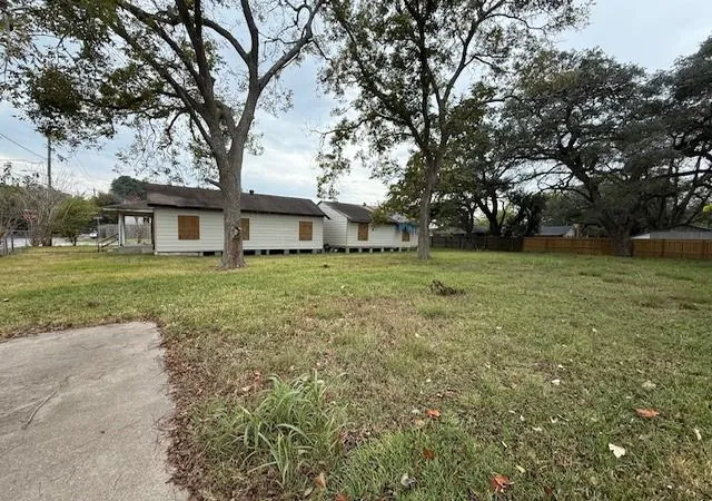 5th image of 1005 N Jones St, Baytown, TX 77520 | MLS# 88827098