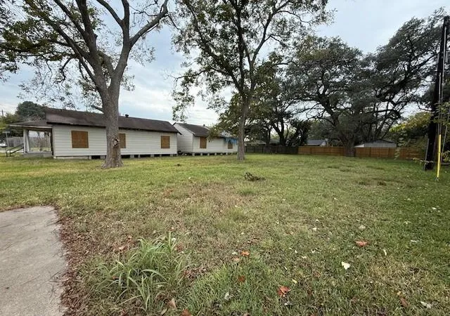 6th image of 1005 N Jones St, Baytown, TX 77520 | MLS# 88827098