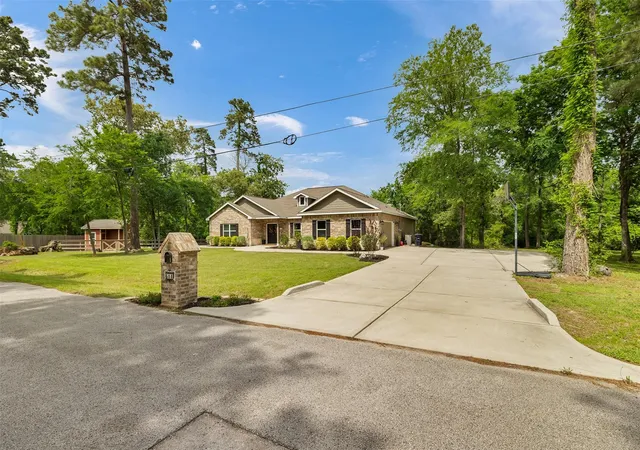 Photo 2 of Single family home for sale at 611 Meadow Xing, Magnolia, TX 77355 | MLS# 48431771 | Listing updated on 2026-09-09