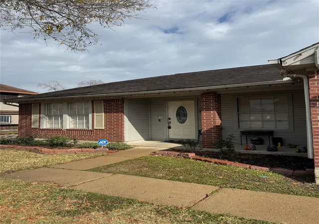 Photo 3 of Single family home for sale at 151 E Forest Ln, Houston, TX 77015 | MLS# 43996961 | Listing updated on 2026-07-14