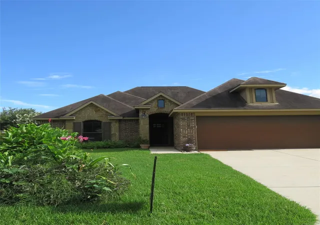 Photo 2 of Single family home for sale at 107 Enfield Ct, Huntsville, TX 77320 | MLS# 30099023 | Listing updated on 2026-08-12