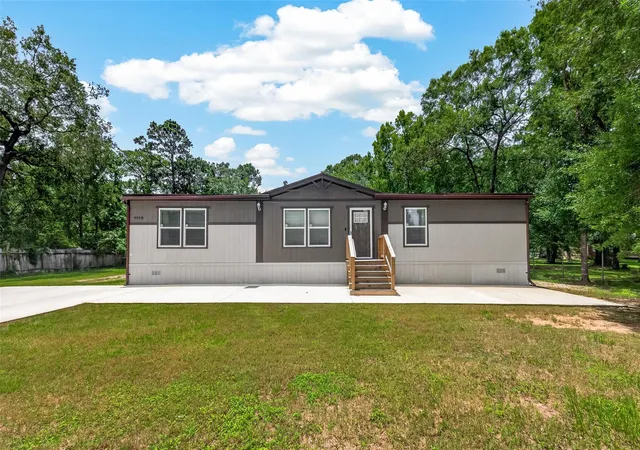 Photo 1 of Single family home for sale at 9910 Oak Leaf St, Baytown, TX 77521 | MLS# 14860178 | Listing updated on 2026-10-09