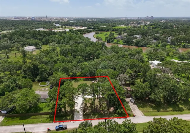 Photo 3 of Single family home for sale at 9910 Oak Leaf St, Baytown, TX 77521 | MLS# 14860178 | Listing updated on 2026-10-09