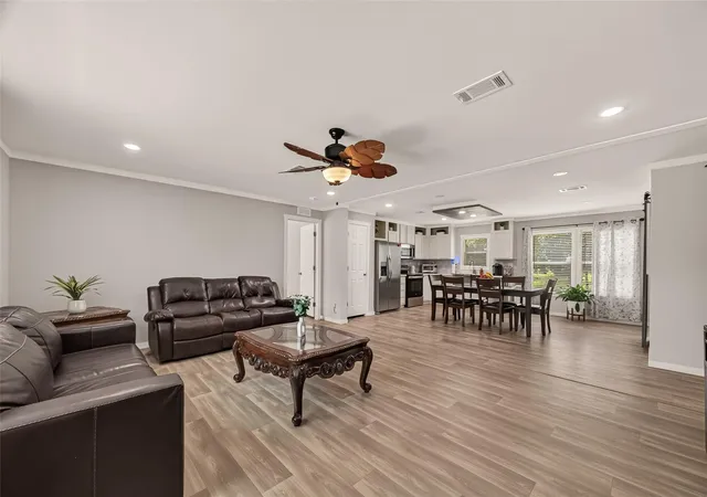 Photo 4 of Single family home for sale at 9910 Oak Leaf St, Baytown, TX 77521 | MLS# 14860178 | Listing updated on 2026-10-09