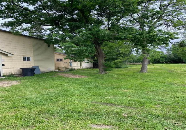 Photo 4 of Single family home for sale at 4610 Market St, Houston, TX 77020 | MLS# 74083069 | Listing updated on 2025-12-26
