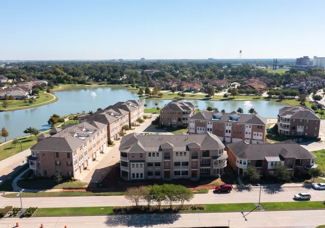 4th image of 102 Stadium Dr, Sugar Land, TX 77498 | MLS# 23561123
