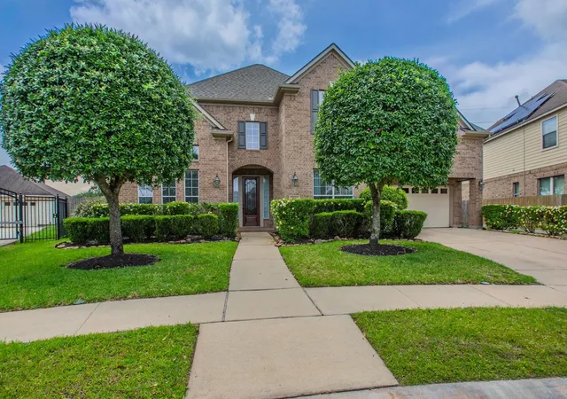 Photo 1 of Single family home for sale at 7642 Westmoreland Dr, Sugar Land, TX 77479 | MLS# 23032463 | Listing updated on 2026-08-30