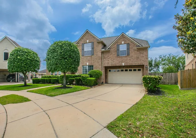 Photo 34 of Single family home for sale at 7642 Westmoreland Dr, Sugar Land, TX 77479 | MLS# 23032463 | Listing updated on 2026-08-30