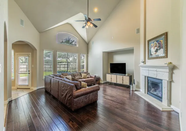Photo 4 of Single family home for sale at 7642 Westmoreland Dr, Sugar Land, TX 77479 | MLS# 23032463 | Listing updated on 2026-08-30