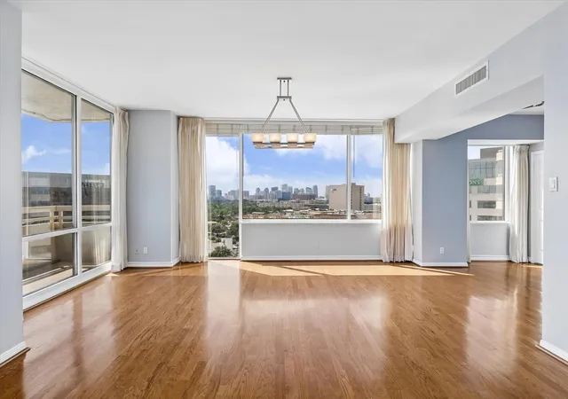 2nd image of 15 Greenway Plz #14F, Houston, TX 77046 | MLS# 91038619