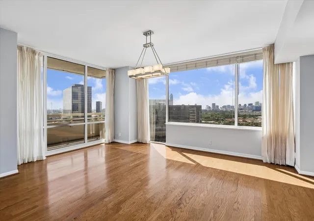 3rd image of 15 Greenway Plz #14F, Houston, TX 77046 | MLS# 91038619