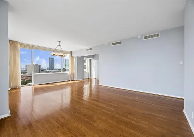 4th image of 15 Greenway Plz #14F, Houston, TX 77046 | MLS# 91038619