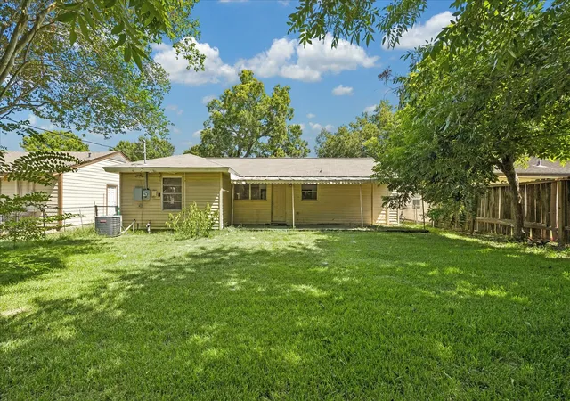 10th image of 2405 Pomona Dr, Pasadena, TX 77506 | MLS# 25851200