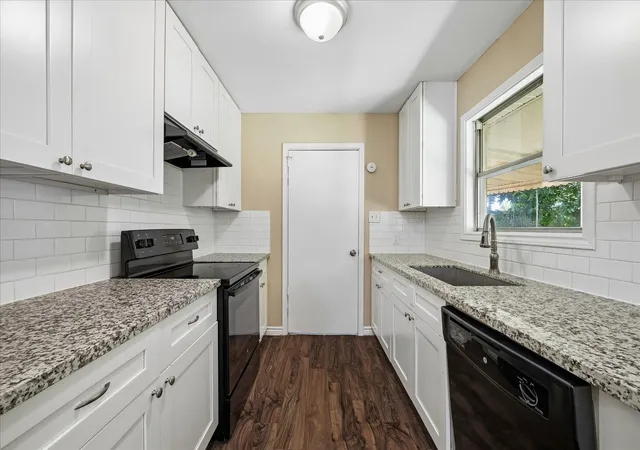 4th image of 2405 Pomona Dr, Pasadena, TX 77506 | MLS# 25851200