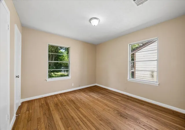 5th image of 2405 Pomona Dr, Pasadena, TX 77506 | MLS# 25851200