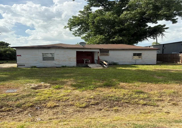 Photo 1 of Sale Pending at 10034 Burnside Ln, Houston, TX 77041 | MLS# 33300090 | Listing updated on 2026-09-04