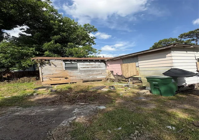 Photo 4 of Sale Pending at 10034 Burnside Ln, Houston, TX 77041 | MLS# 33300090 | Listing updated on 2026-09-04