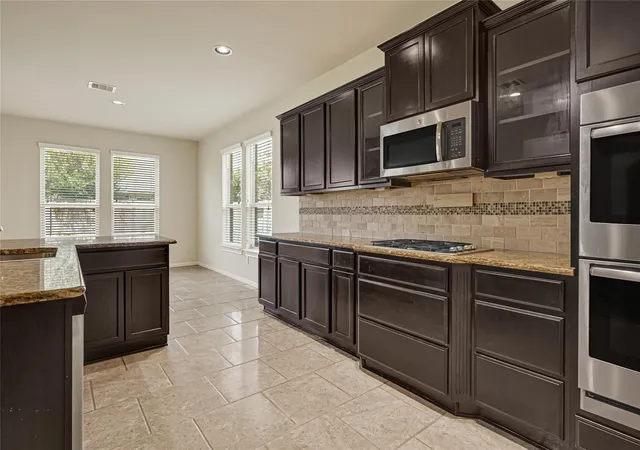 Photo 2 of Single family home for sale at 736 Somerset Landing Ln, League City, TX 77573 | MLS# 36305696 | Listing updated on 2026-08-28