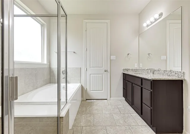 Photo 3 of Single family home for sale at 736 Somerset Landing Ln, League City, TX 77573 | MLS# 36305696 | Listing updated on 2026-08-28