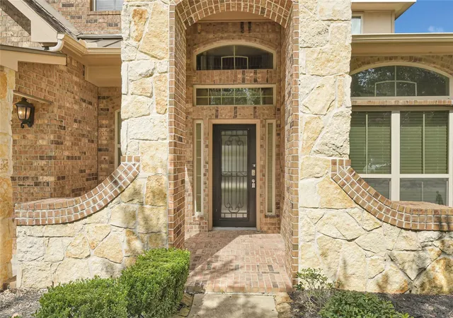 Photo 4 of Single family home for sale at 736 Somerset Landing Ln, League City, TX 77573 | MLS# 36305696 | Listing updated on 2026-08-28