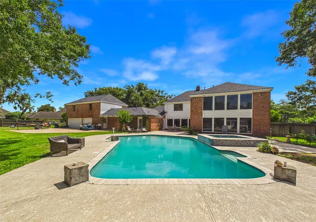 Photo 3 of Single family home for sale at 111 Cherrywood Dr, Lake Jackson, TX 77566 | MLS# 32871604 | Listing updated on 2026-08-31