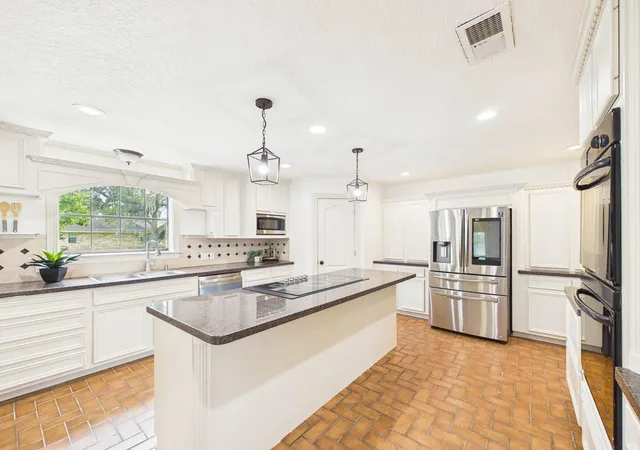 Photo 3 of Single family home for sale at 111 Cherrywood Dr, Lake Jackson, TX 77566 | MLS# 32871604 | Listing updated on 2026-10-09