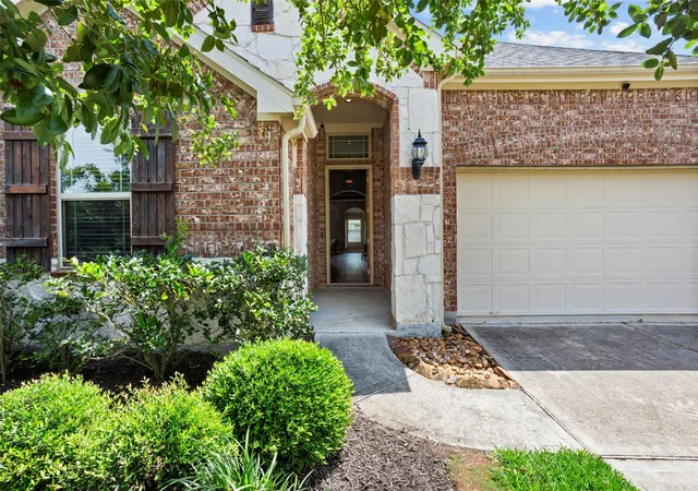 Photo 2 of Single family home for sale at 739 Mayhill Ridge Ln, League City, TX 77573 | MLS# 80455094 | Listing updated on 2026-09-16