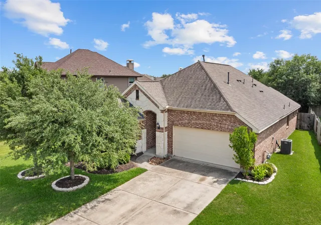 Photo 3 of Single family home for sale at 739 Mayhill Ridge Ln, League City, TX 77573 | MLS# 80455094 | Listing updated on 2026-09-16
