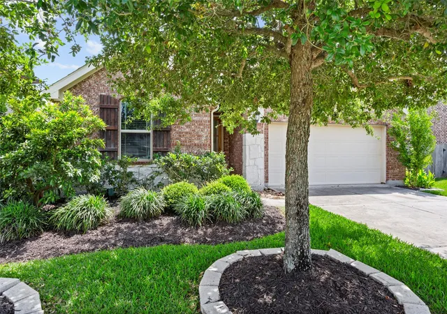 Photo 3 of Single family home for sale at 739 Mayhill Ridge Ln, League City, TX 77573 | MLS# 80455094 | Listing updated on 2026-09-16