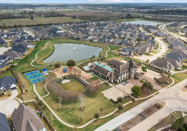 Photo 3 of Single family home for sale at 19314 Trotting Green Trl, Tomball, TX 77377 | MLS# 40255172 | Listing updated on 2026-10-02