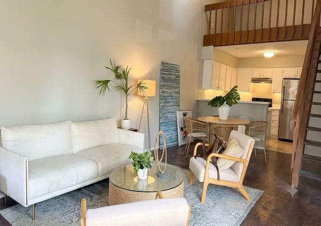 Photo 2 of Townhouse for sale at 6313 Peacock Hills Dr, Houston, TX 77035 | MLS# 72927384 | Listing updated on 2026-08-31