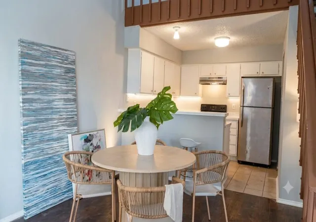 Photo 3 of Townhouse for sale at 6313 Peacock Hills Dr, Houston, TX 77035 | MLS# 72927384 | Listing updated on 2026-08-31