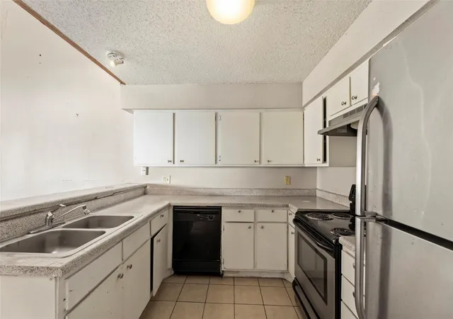 Photo 4 of Townhouse for sale at 6313 Peacock Hills Dr, Houston, TX 77035 | MLS# 72927384 | Listing updated on 2026-08-31