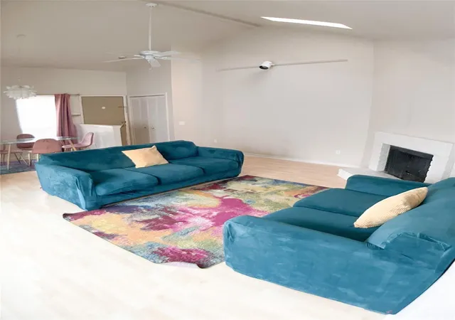 3rd image of 9809 Richmond Ave #F8, Houston, TX 77042 | MLS# 93277587