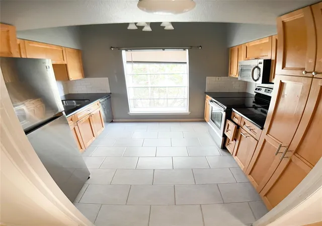 5th image of 9809 Richmond Ave #F8, Houston, TX 77042 | MLS# 93277587