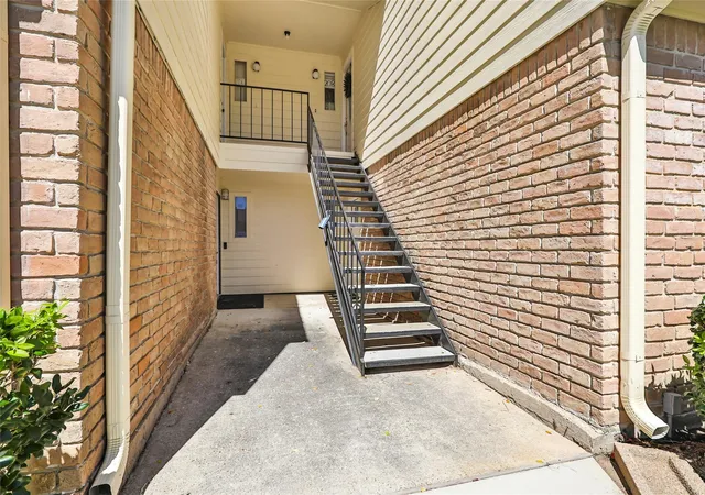 Condo for sale at 14515 Wunderlich Dr #207, Houston, TX 77069 | MLS# 3680310